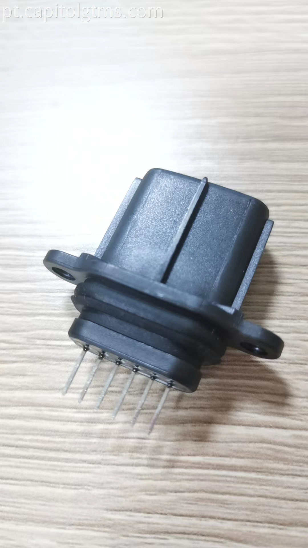 Low voltage 6-pin waterproof plug